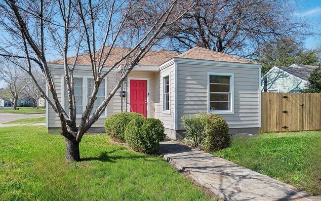 Building Photo - 50% off the first month’s rent for a move-in on or before 12/31/2025