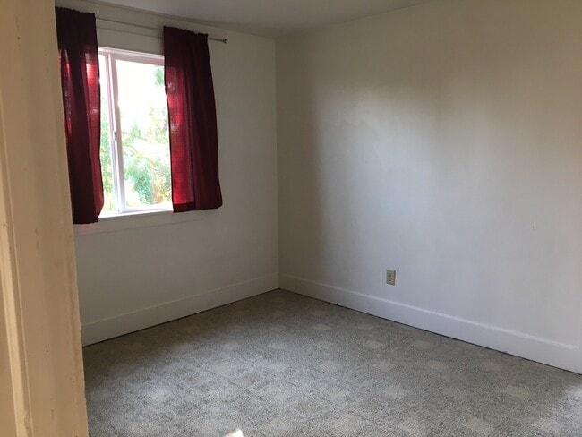 Photo - 6 Bedroom House near Downtown and Universi...