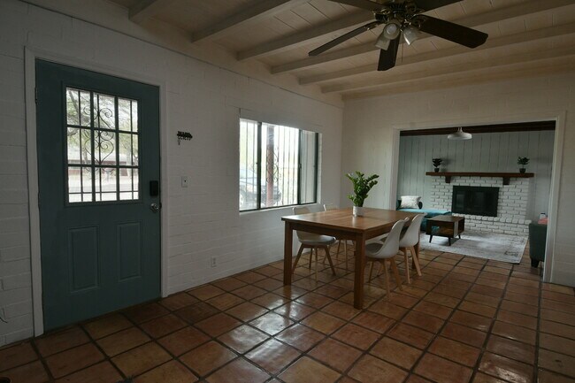 Photo - 2842 E Blacklidge Dr