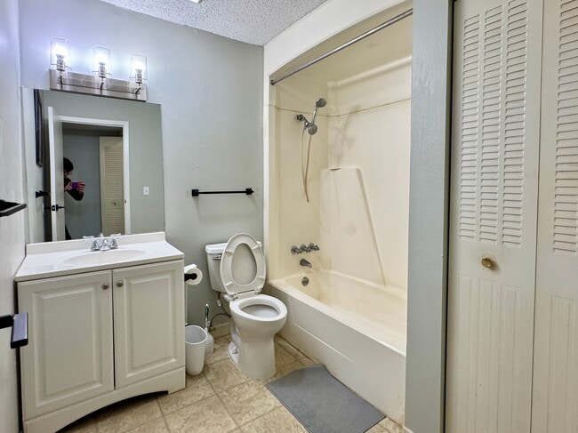 Photo - 6519 W Newberry Rd Unit 1003