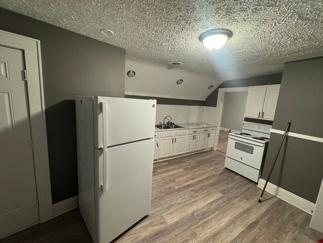 Photo - 5135 Stanley Ave