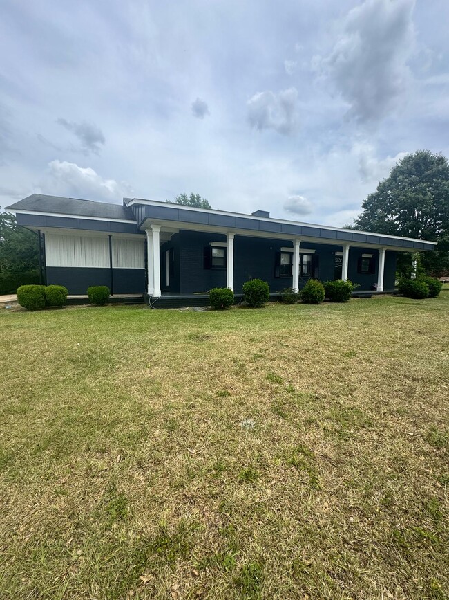 Photo - 208 N Rosewood Dr House