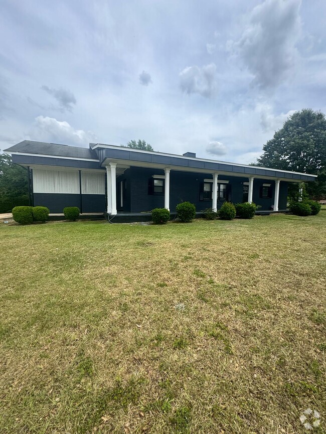 Building Photo - 208 N Rosewood Dr Rental