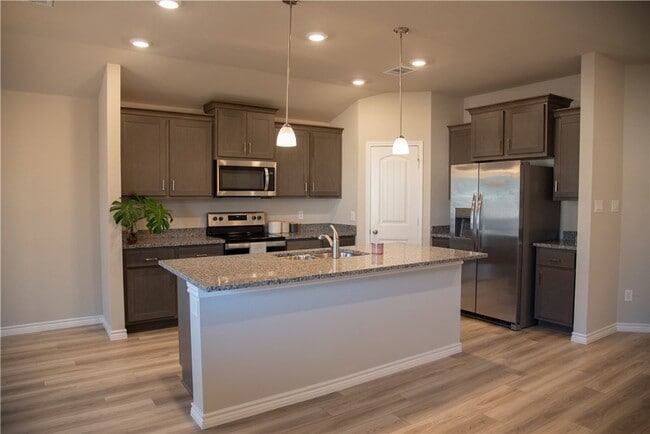 Photo - 2145 Chief St