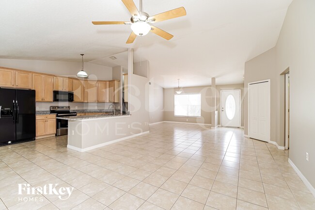 Photo - 766 Altara Ln NE
