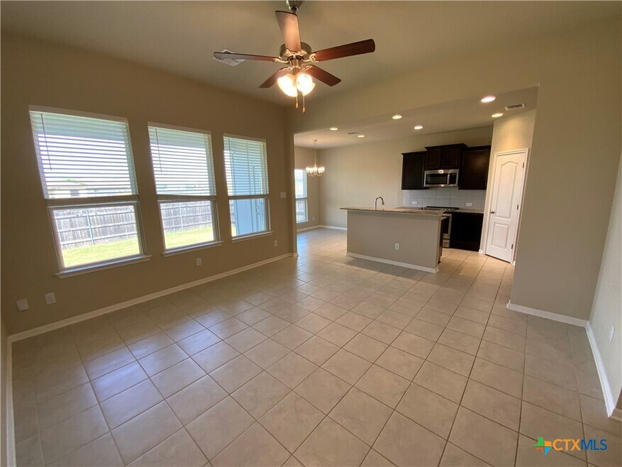 1110 Lakeway Crossing Dr