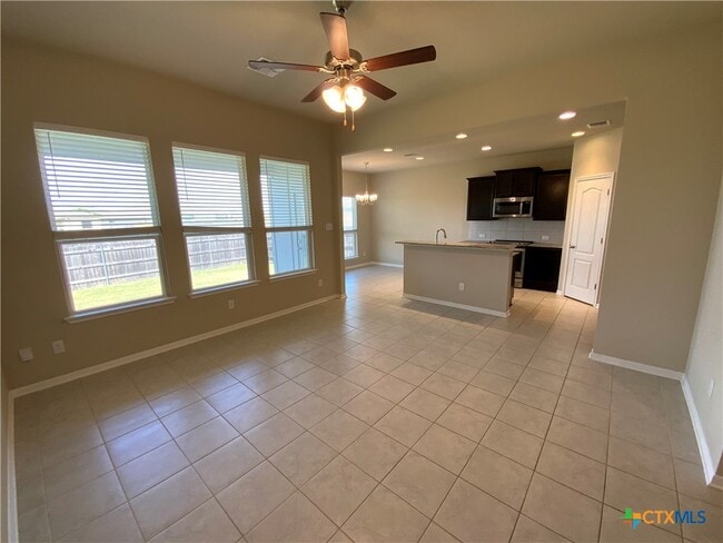 1110 Lakeway Crossing Dr