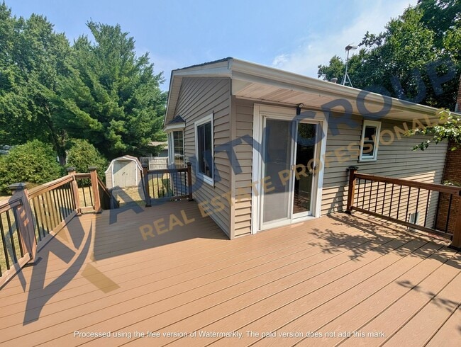 Photo - 10207 Pilgrim Ln N