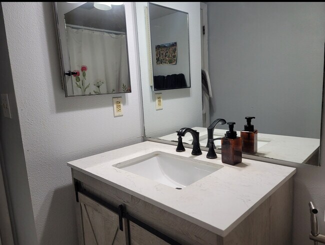 Bathroom - 128 W Rockrimmon Blvd Unidad 203