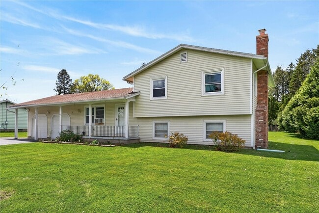 Photo - 1399 Creek St