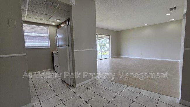 Photo - 927 S Buena Vista Dr