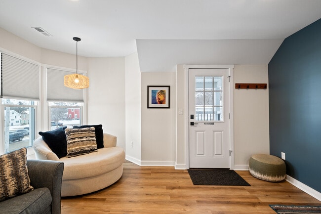 Photo - 80 W Geneva St