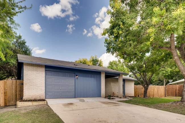 Photo - 16406 Spruce Cove St