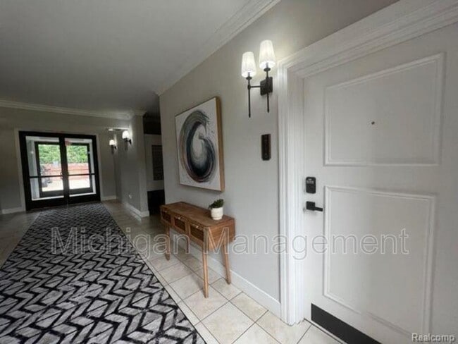 Photo - 2733 E Maple Rd