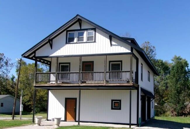 Building Photo - Southside Total Renovation - Large 2BR with Giant Garage!