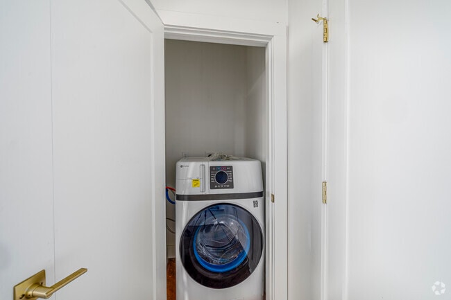 2BR, 2BA - 757SF - Laundry