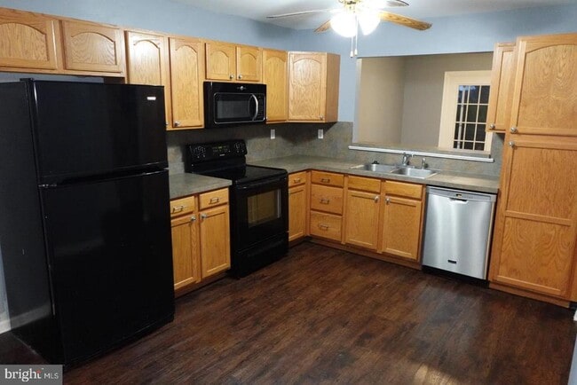 Building Photo - 737 Seminary St