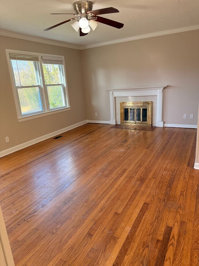 Photo - Cute Red Bank House