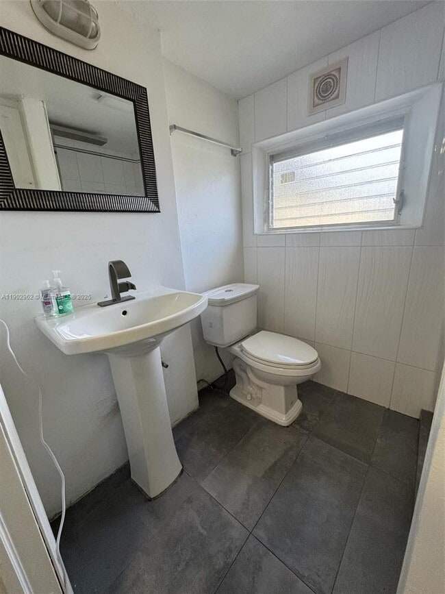 Photo - 1639 Fletcher St Unit C