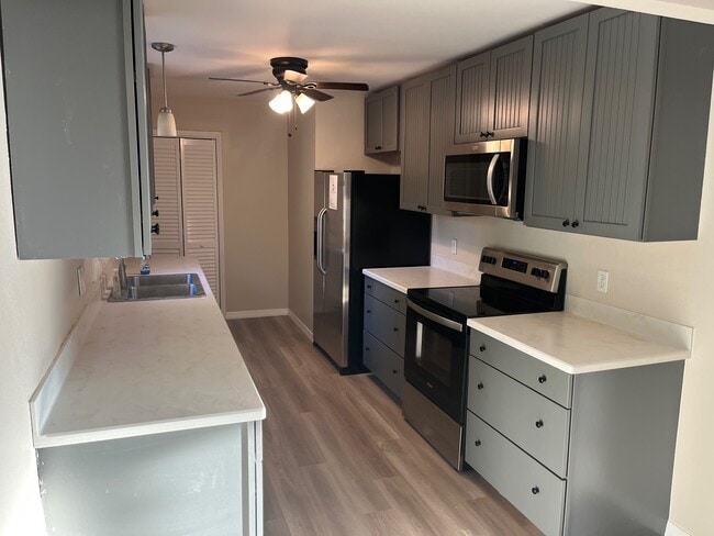 Photo - 4240 Commercial St