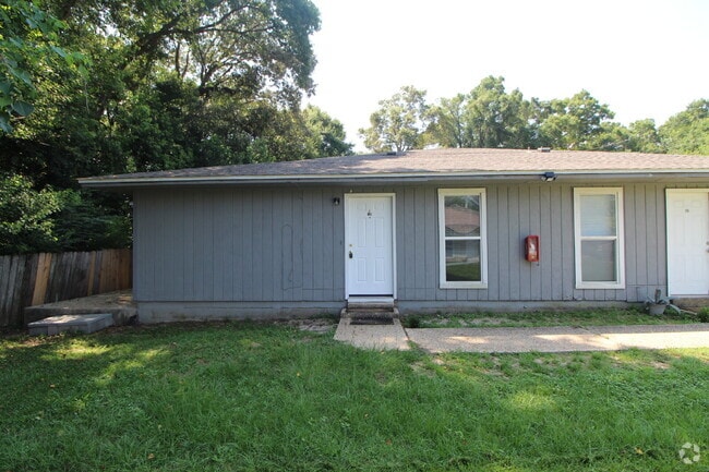 Building Photo - Move-In Ready! Updated 2BR/2BA in NE Pensa... Unit D16 Rental