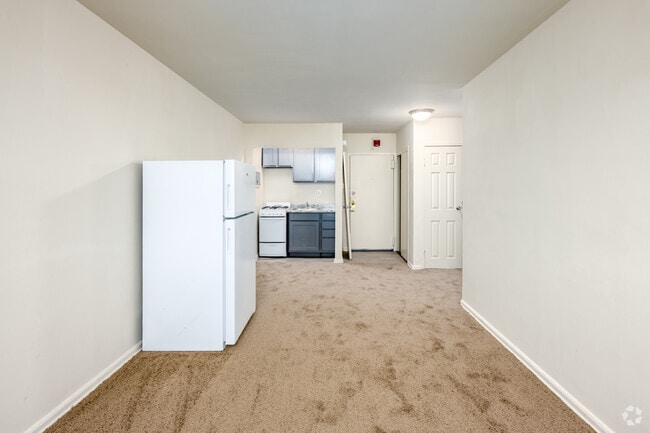 1BR, 1BA - 420SF - Living Room
