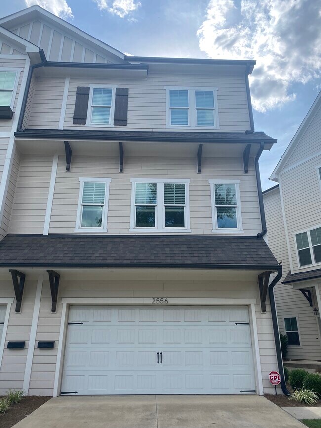 Photo - 2556 Vail Ave