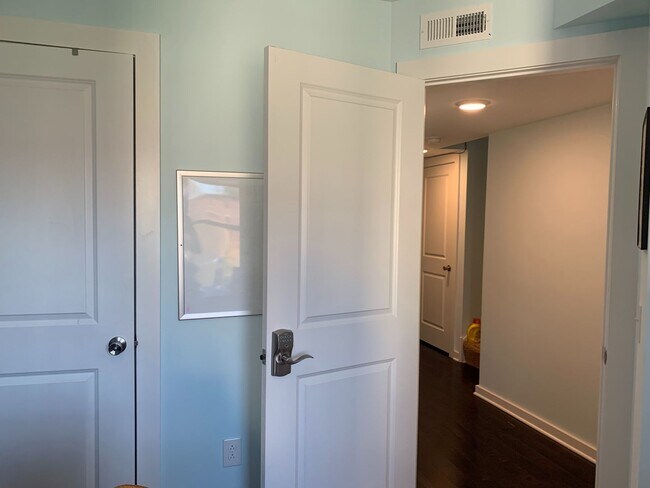 Photo - 1609 Sydenham