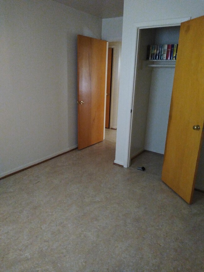 Photo - 907 Leonhard St