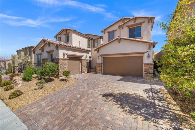 Building Photo - Fabulous Home with NexGen Sutie!