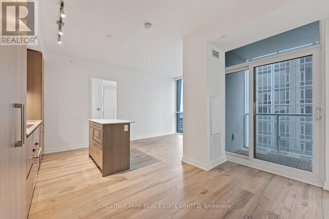 Photo - 1 Yorkville Ave