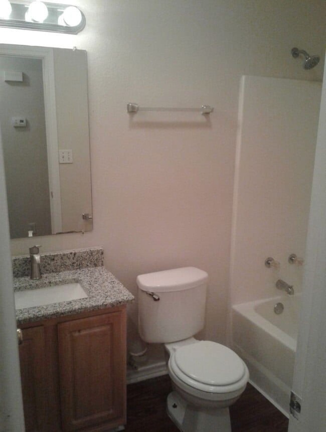 Building Photo - FRANCIS12-14 Unit 3114 Rental
