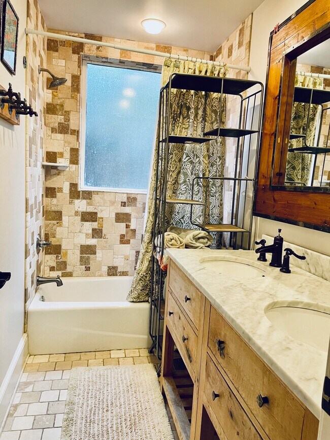 Photo - 762 Clemont Dr NE