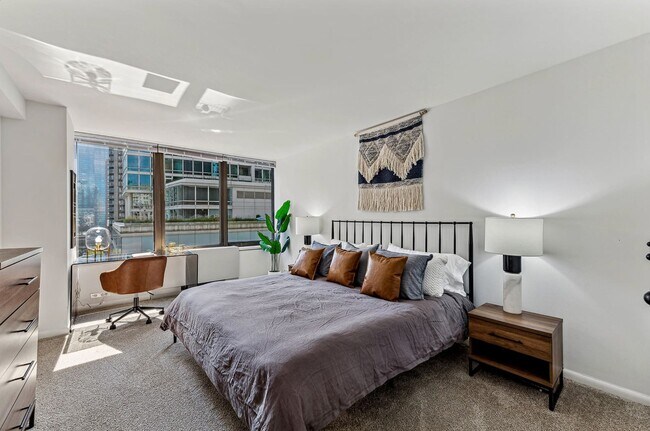 Photo - 324 E Ontario St