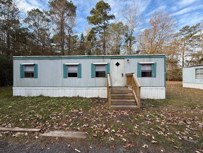 Building Photo - 2 bedroom, 1 bath mobile home