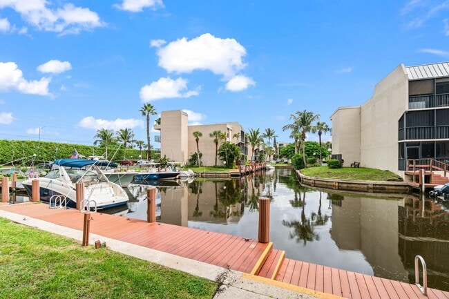Photo - 17 Royal Palm Way Unidad 103
