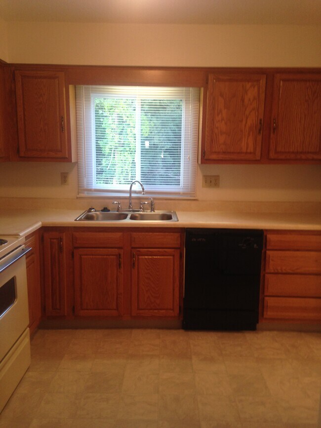 737 E Grandview Blvd Townhome Townhome Rental in Erie PA