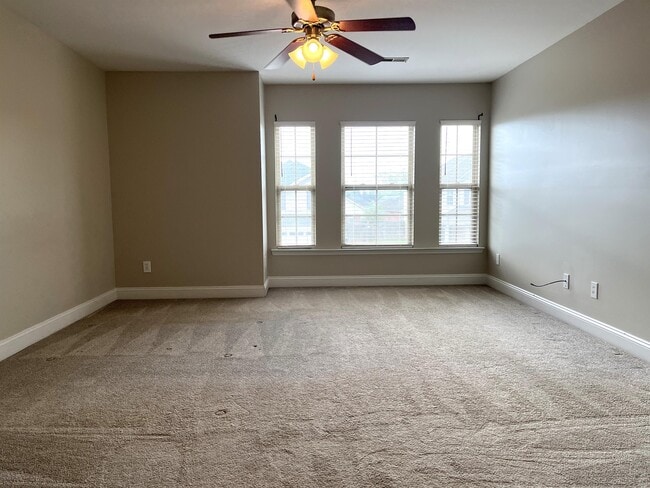 Photo - 241 Shadow Ct SW