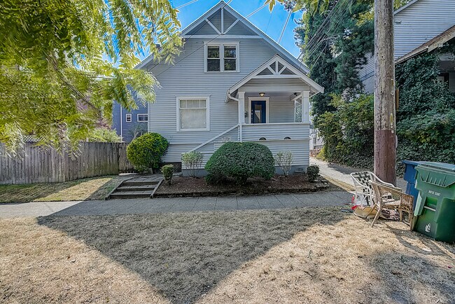 Photo - 1215 NE 55th St