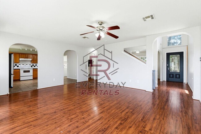 Photo - Beautiful 3 Bedroom, 2 bathroom!