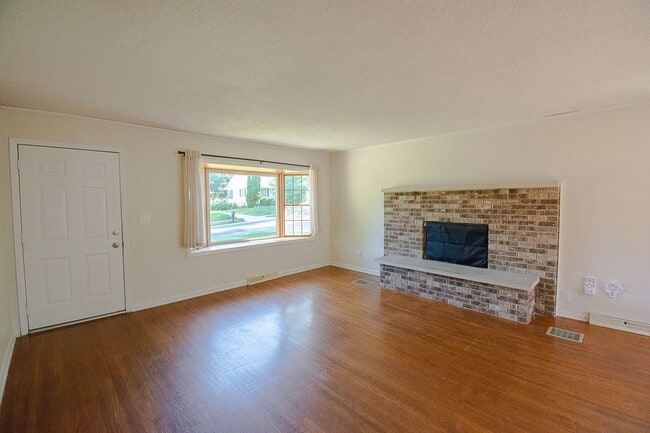 Photo - Beautiful multi-level with Gorgeous Yard and LOTS of Storage!