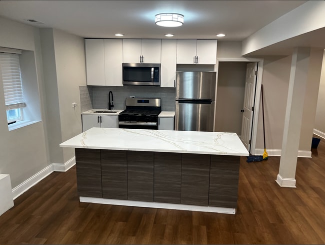 Building Photo - 5910 S Michigan Ave Unit 3
