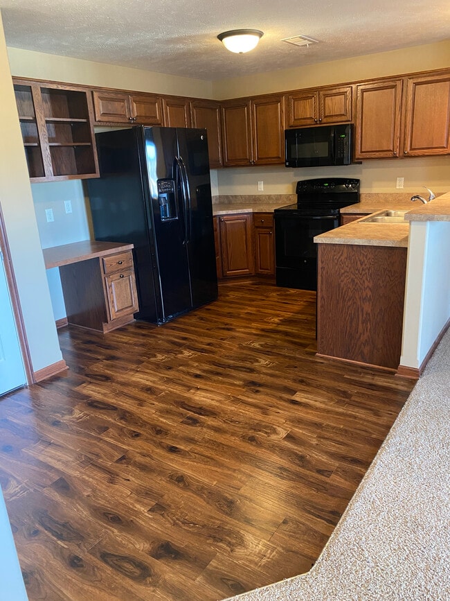 Photo - 1619 E Military Ave Unidad 2302