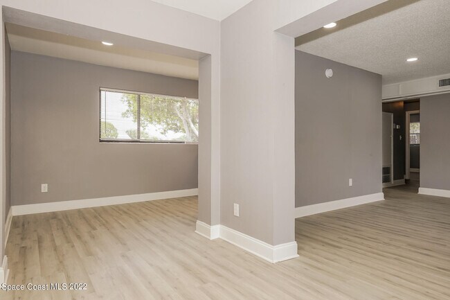 Photo - 1235 Thoreau St
