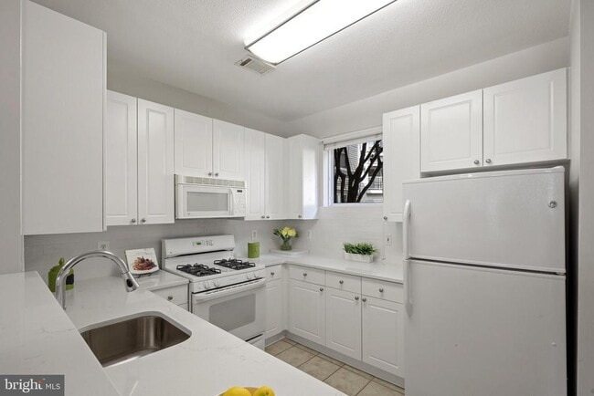 Building Photo - 9490 Virginia Center Blvd Rental