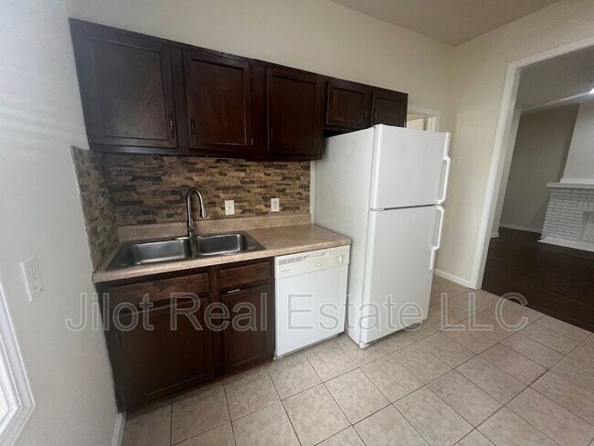 Photo - 1366 Clermont Ave Unidad A