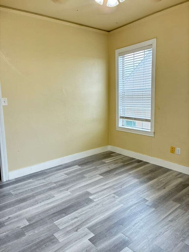 1209 E Fortification St Unidad D