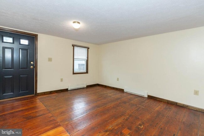 Photo - 218 S West St