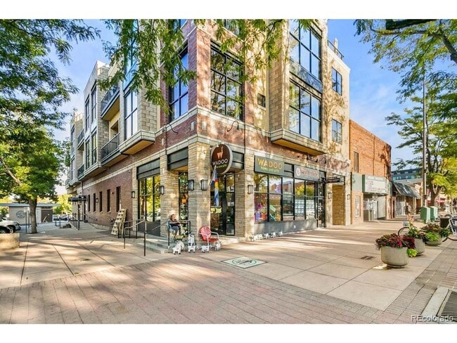 Building Photo - Fantastic Studio Condo in Old Town