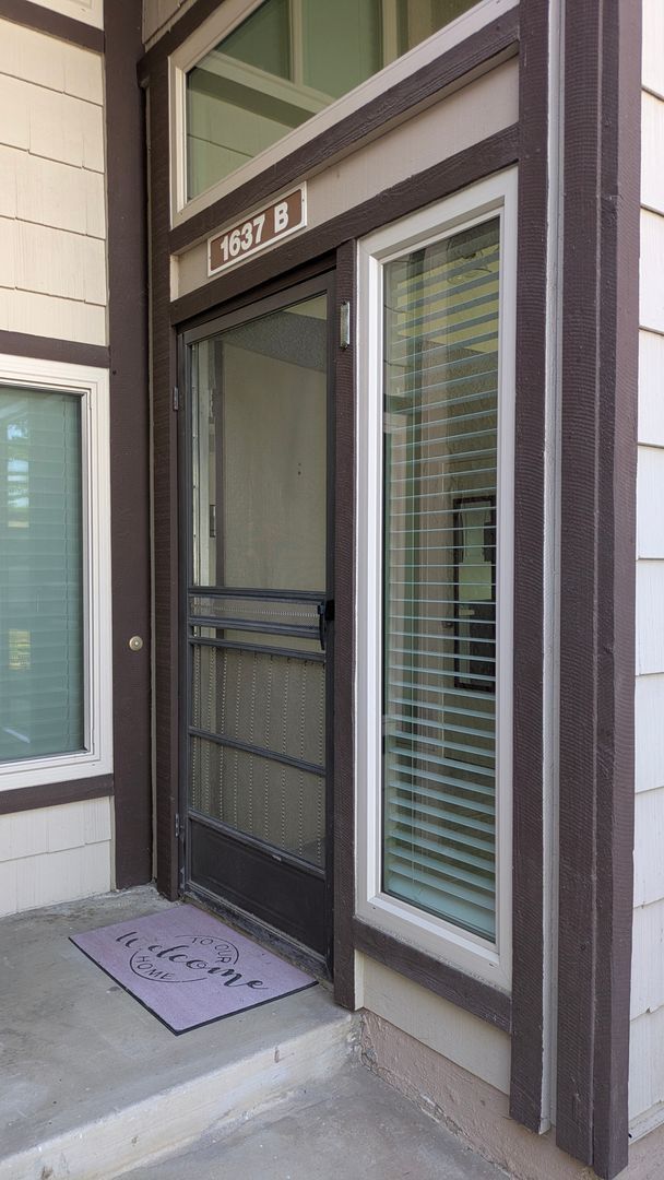 Building Photo - Cute two bedroom condo